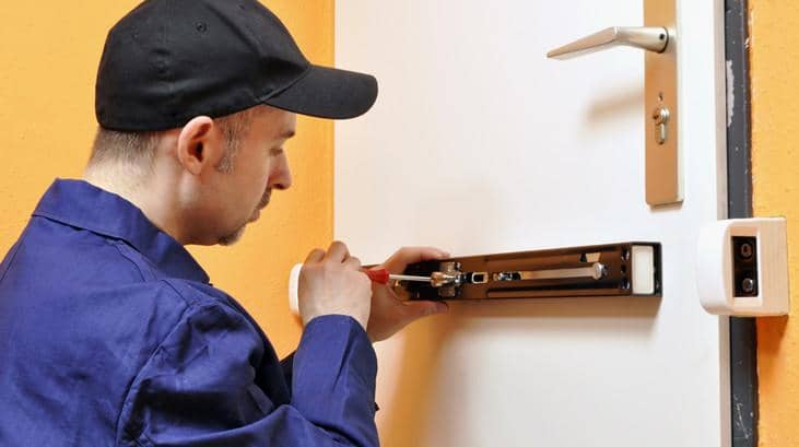 Locksmith Chicago – Why Hire One?