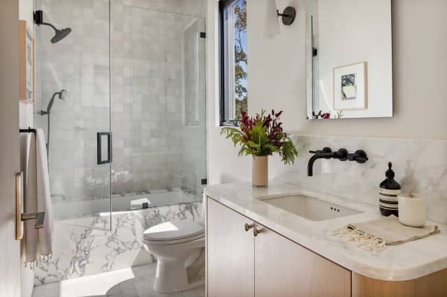 7 Best Ideas To Upgrade Your Bathroom Into A Modern One