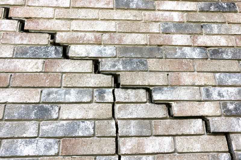 6 Tell-Tale Signs You Need Brick Repair