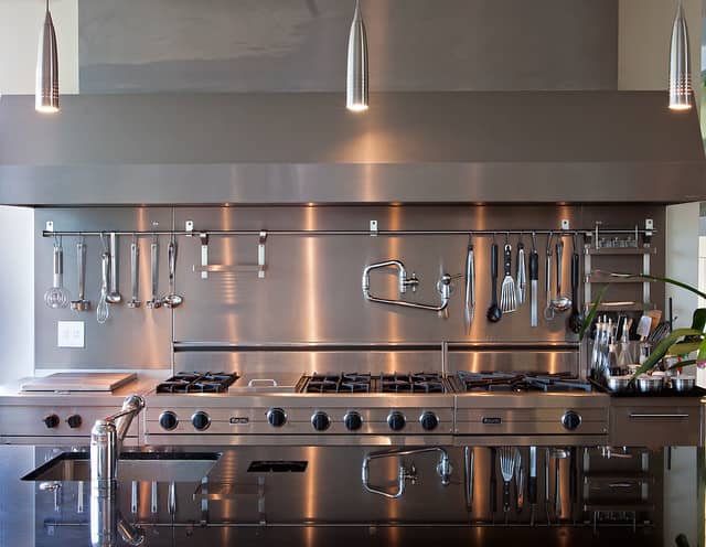 Black Range Hoods 101: Everything You Need To Know About This Kitchen Element
