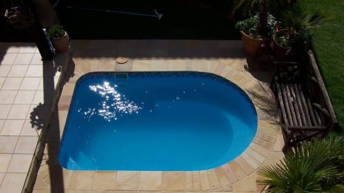 Rejuvenate Your Fibreglass Swimming Pool With A DIY Paint Job