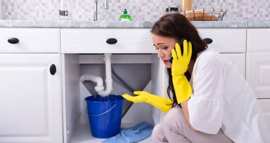 Kitchen Plumbing Emergencies - What to Do Before Calling a Professional