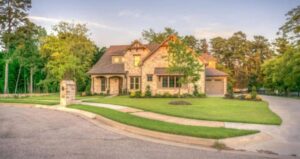 8 Ways to Improve Your Home’s Curb Appeal Before Selling